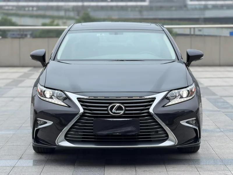 Lexus ES 2017 200 30 Anniversary Edition exterior photo 2 Lexus ES 2017 200 30 Anniversary Edition exterior photo 2