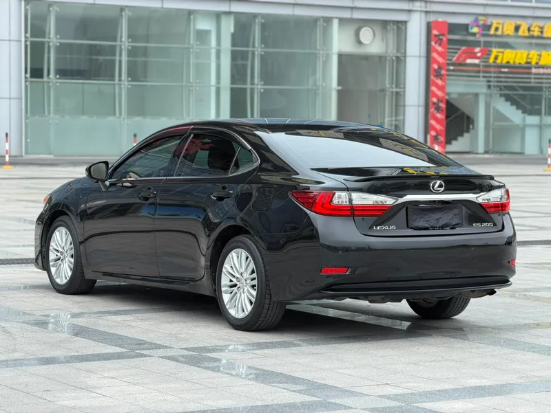 Lexus ES 2017 200 30 Anniversary Edition exterior photo 4 Lexus ES 2017 200 30 Anniversary Edition exterior photo 4