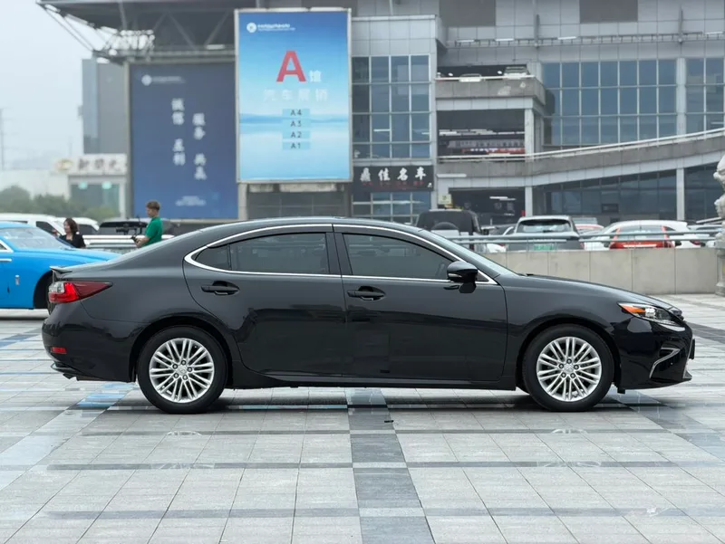 Lexus ES 2017 200 30 Anniversary Edition exterior photo 5 Lexus ES 2017 200 30 Anniversary Edition exterior photo 5