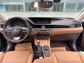 Lexus ES 2017 200 30 Anniversary Edition interior photo 9 Lexus ES 2017 200 30 Anniversary Edition interior photo 9