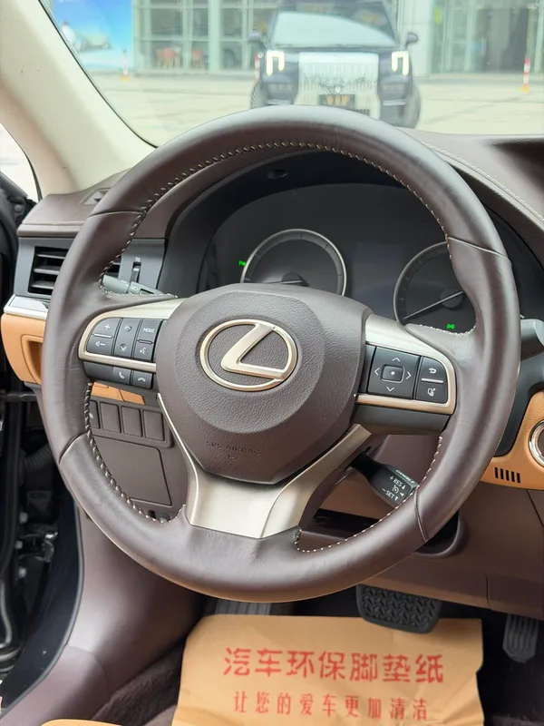 Lexus ES 2017 200 30 Anniversary Edition interior photo 10 Lexus ES 2017 200 30 Anniversary Edition interior photo 10