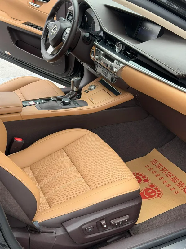 Lexus ES 2017 200 30 Anniversary Edition interior photo 13 Lexus ES 2017 200 30 Anniversary Edition interior photo 13