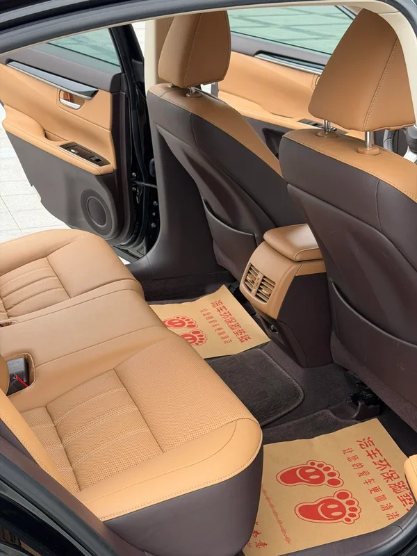 Lexus ES 2017 200 30 Anniversary Edition interior photo 15 Lexus ES 2017 200 30 Anniversary Edition interior photo 15