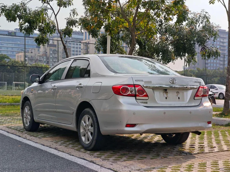 Toyota Corolla 2012 Versión deslumbrante 1.6L Automático GL exterior foto 8 Toyota Corolla 2012 Versión deslumbrante 1.6L Automático GL exterior foto 8