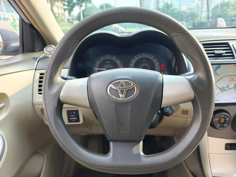 Toyota Corolla 2012 Versión deslumbrante 1.6L Automático GL interior foto 15 Toyota Corolla 2012 Versión deslumbrante 1.6L Automático GL interior foto 15