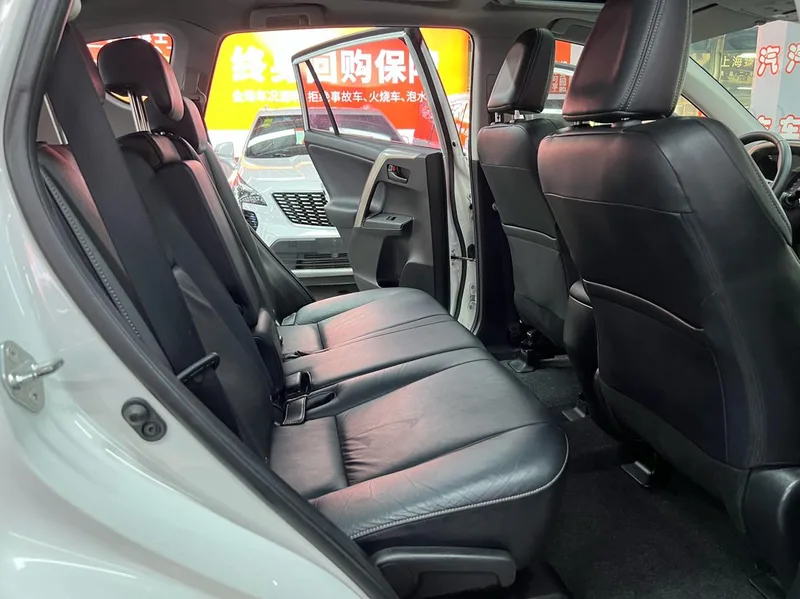 Toyota RAV4 2013 2.5L Edición Elite automática con tracción en las cuatro ruedas interior foto 10 Toyota RAV4 2013 2.5L Edición Elite automática con tracción en las cuatro ruedas interior foto 10