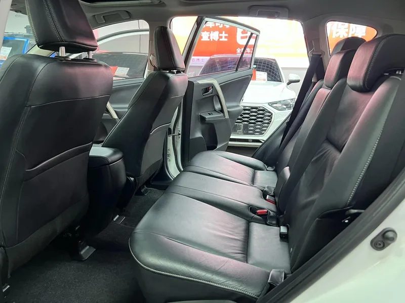 Toyota RAV4 2013 2.5L Edición Elite automática con tracción en las cuatro ruedas interior foto 11 Toyota RAV4 2013 2.5L Edición Elite automática con tracción en las cuatro ruedas interior foto 11