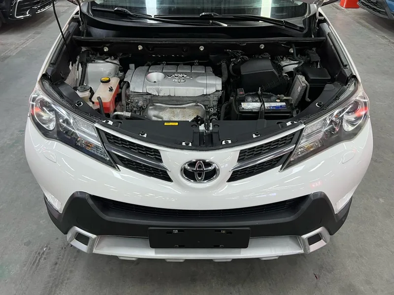 Toyota RAV4 2013 2.5L Edición Elite automática con tracción en las cuatro ruedas interior foto 17 Toyota RAV4 2013 2.5L Edición Elite automática con tracción en las cuatro ruedas interior foto 17