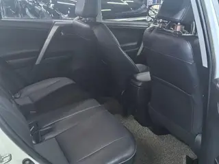 Toyota RAV4 2016 2.0L CVT Versión de moda con tracción en dos ruedas interior foto 6 Toyota RAV4 2016 2.0L CVT Versión de moda con tracción en dos ruedas interior foto 6