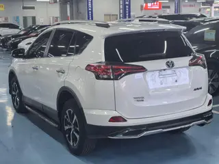 Toyota RAV4 2016 2.0L CVT Versión de moda con tracción en dos ruedas interior foto 8 Toyota RAV4 2016 2.0L CVT Versión de moda con tracción en dos ruedas interior foto 8