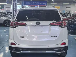 Toyota RAV4 2016 2.0L CVT Versión de moda con tracción en dos ruedas interior foto 9 Toyota RAV4 2016 2.0L CVT Versión de moda con tracción en dos ruedas interior foto 9