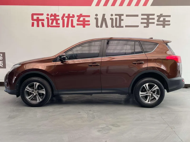 Toyota RAV4 2015 2.0L CVT Two-Drive Fashion Edition exterior photo 3 Toyota RAV4 2015 2.0L CVT Two-Drive Fashion Edition exterior photo 3