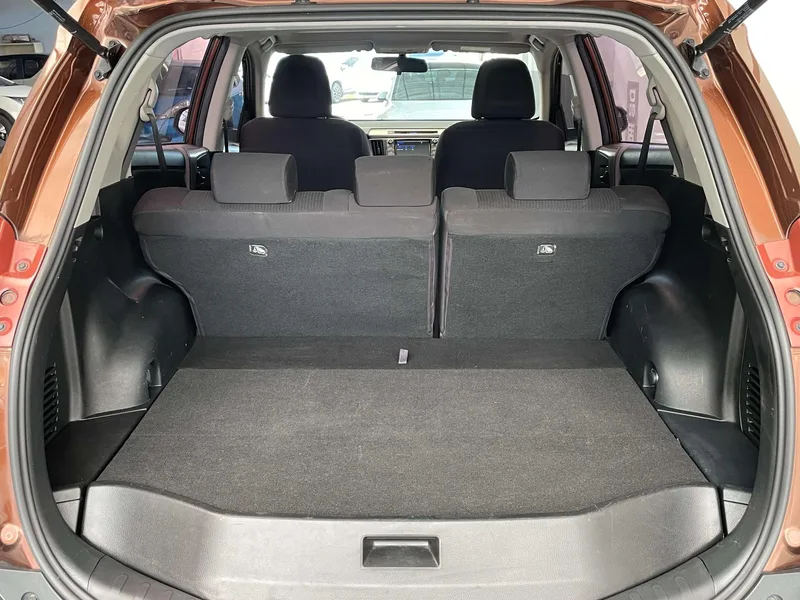 Toyota RAV4 2015 2.0L CVT Two-Drive Fashion Edition interior photo 15 Toyota RAV4 2015 2.0L CVT Two-Drive Fashion Edition interior photo 15