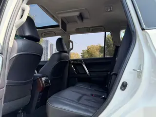 Toyota Prado 2018 3.5L Automatic TX-L NAVI interior photo 8 Toyota Prado 2018 3.5L Automatic TX-L NAVI interior photo 8