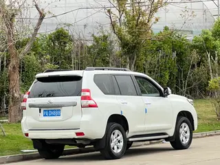 Toyota Prado 2016 3.5L Automático TX-L exterior foto 2 Toyota Prado 2016 3.5L Automático TX-L exterior foto 2