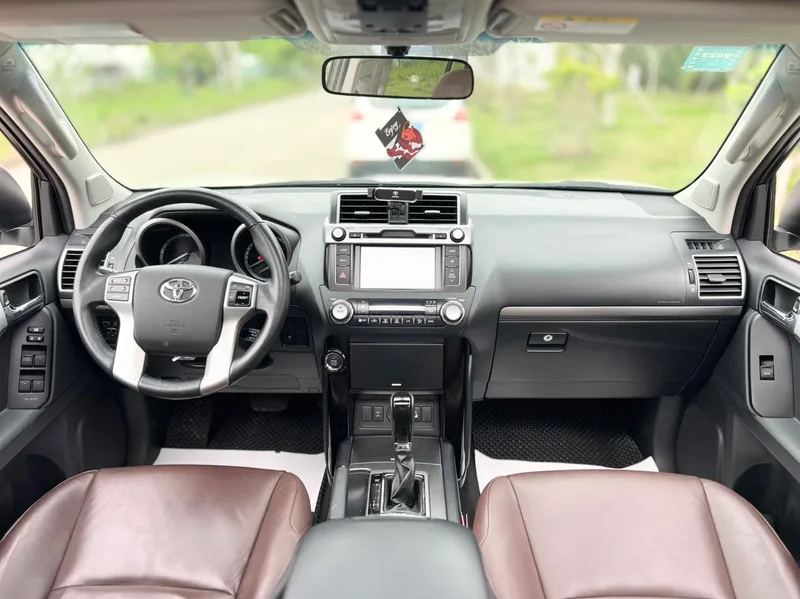 Toyota Prado 2016 3.5L Automático TX-L exterior foto 8 Toyota Prado 2016 3.5L Automático TX-L exterior foto 8