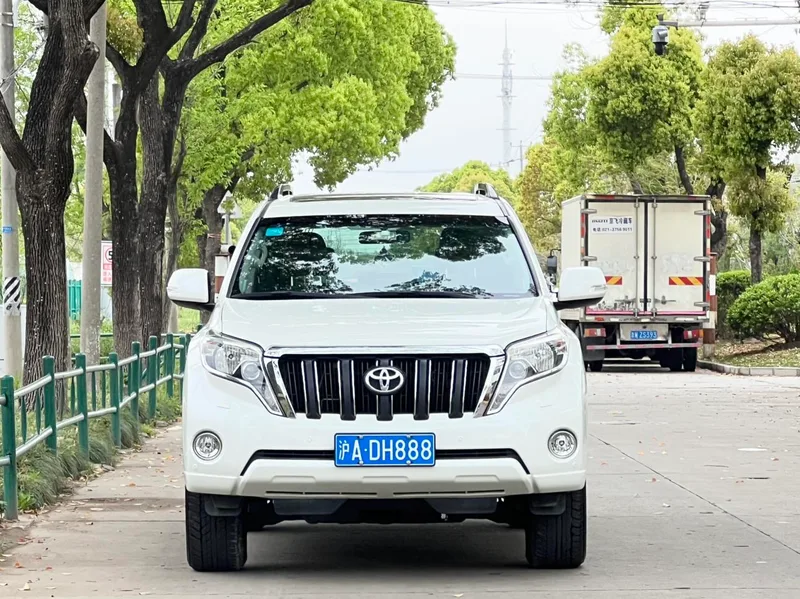 Toyota Prado 2016 3.5L Automático TX-L exterior foto 9 Toyota Prado 2016 3.5L Automático TX-L exterior foto 9
