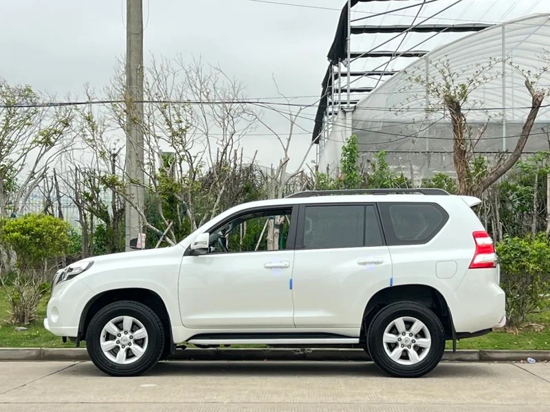 Toyota Prado 2016 3.5L Automático TX-L interior foto 12 Toyota Prado 2016 3.5L Automático TX-L interior foto 12