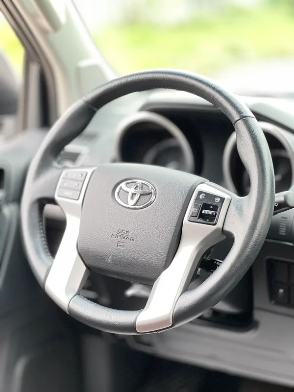 Toyota Prado 2016 3.5L Automático TX-L interior foto 13 Toyota Prado 2016 3.5L Automático TX-L interior foto 13