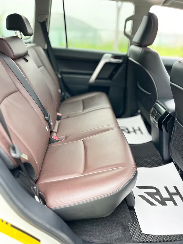 Toyota Prado 2016 3.5L Automático TX-L interior foto 14 Toyota Prado 2016 3.5L Automático TX-L interior foto 14
