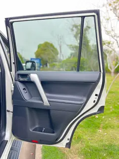 Toyota Prado 2016 3.5L Automático TX-L interior foto 15 Toyota Prado 2016 3.5L Automático TX-L interior foto 15