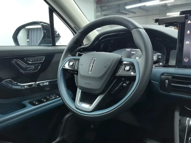 Lincoln Corsair 2022 2.0T Two-wheel drive elegant version exterior photo 9 Lincoln Corsair 2022 2.0T Two-wheel drive elegant version exterior photo 9