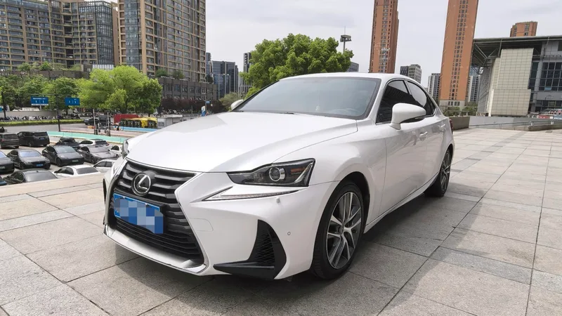 Lexus IS 2017 300 Versión líder exterior foto 1 Lexus IS 2017 300 Versión líder exterior foto 1
