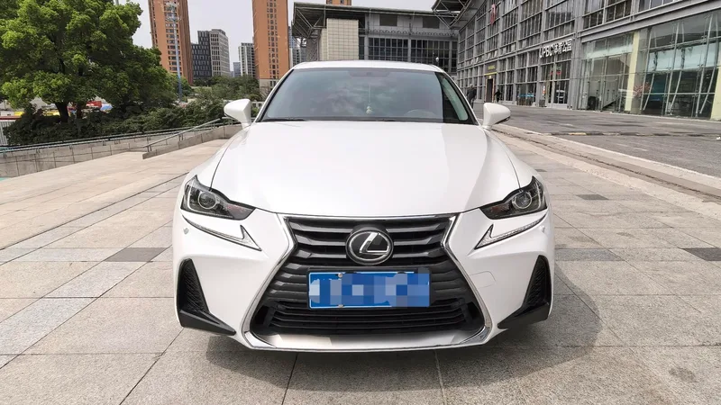 Lexus IS 2017 300 Versión líder exterior foto 2 Lexus IS 2017 300 Versión líder exterior foto 2