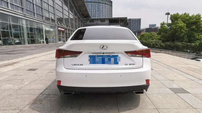 Lexus IS 2017 300 Versión líder exterior foto 5 Lexus IS 2017 300 Versión líder exterior foto 5
