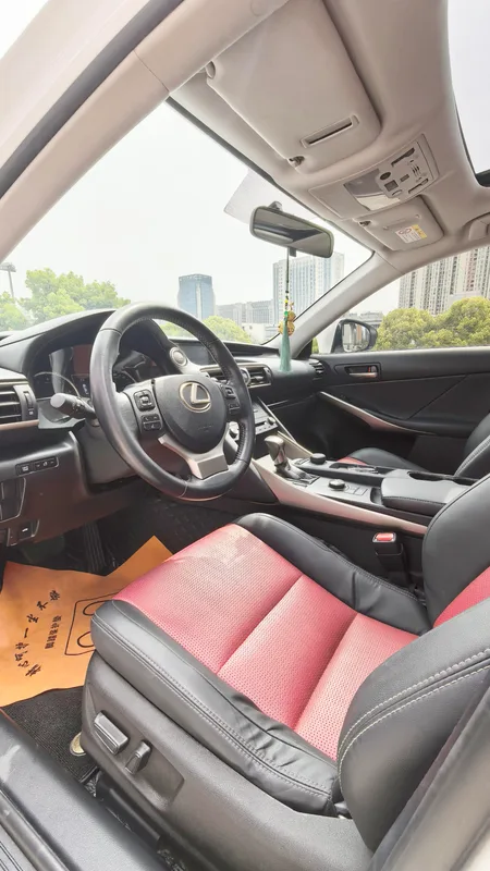 Lexus IS 2017 300 Versión líder interior foto 9 Lexus IS 2017 300 Versión líder interior foto 9