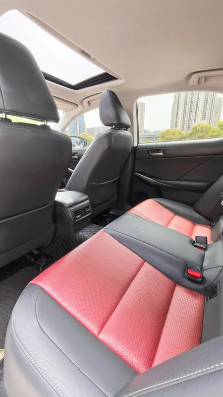 Lexus IS 2017 300 Versión líder interior foto 10 Lexus IS 2017 300 Versión líder interior foto 10