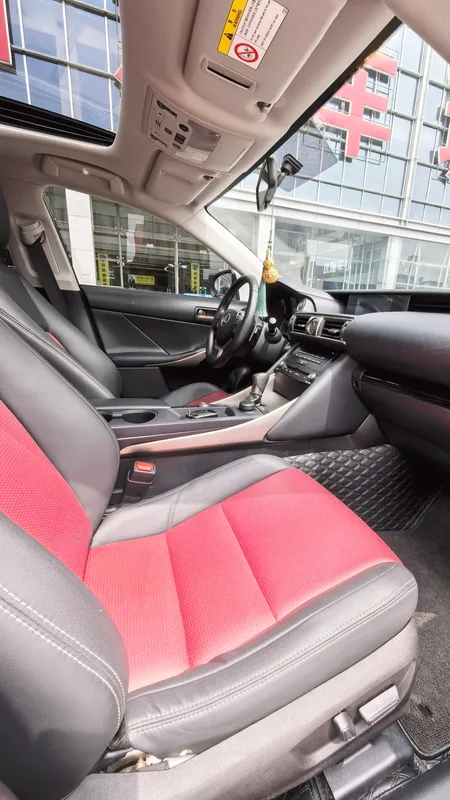 Lexus IS 2017 300 Versión líder interior foto 11 Lexus IS 2017 300 Versión líder interior foto 11