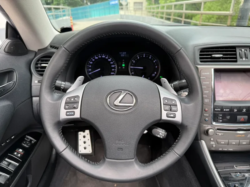 Lexus IS 2011 250C interior photo 11 Lexus IS 2011 250C interior photo 11