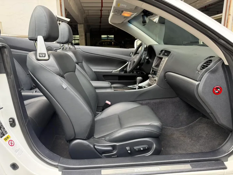 Lexus IS 2011 250C interior photo 14 Lexus IS 2011 250C interior photo 14