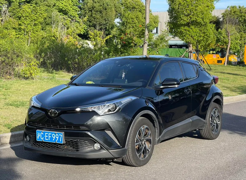 Toyota C-HR 2020 2.0L Version leader extérieur photo 1 Toyota C-HR 2020 2.0L Version leader extérieur photo 1