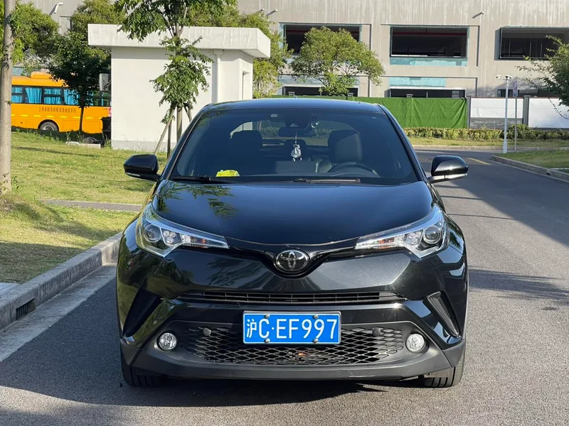 Toyota C-HR 2020 2.0L Version leader extérieur photo 2 Toyota C-HR 2020 2.0L Version leader extérieur photo 2