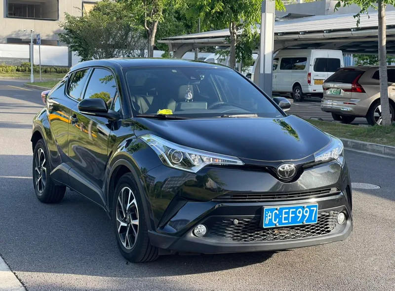 Toyota C-HR 2020 2.0L Version leader extérieur photo 3 Toyota C-HR 2020 2.0L Version leader extérieur photo 3