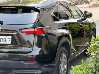 Lexus NX 2015 300h Tracción delantera Versión de Fengshang exterior foto 4 Lexus NX 2015 300h Tracción delantera Versión de Fengshang exterior foto 4