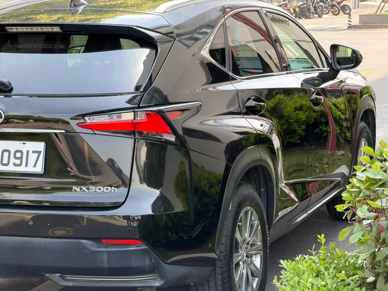 Lexus NX 2015 300h Tracción delantera Versión de Fengshang exterior foto 4 Lexus NX 2015 300h Tracción delantera Versión de Fengshang exterior foto 4