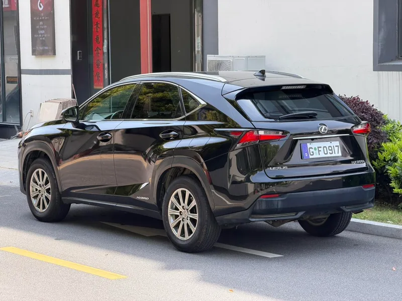 Lexus NX 2015 300h Tracción delantera Versión de Fengshang exterior foto 6 Lexus NX 2015 300h Tracción delantera Versión de Fengshang exterior foto 6