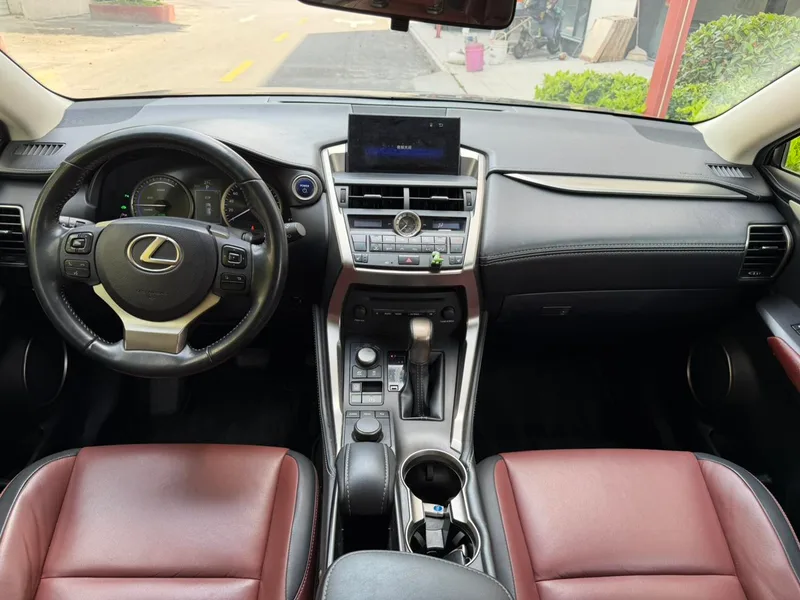 Lexus NX 2015 300h Tracción delantera Versión de Fengshang exterior foto 7 Lexus NX 2015 300h Tracción delantera Versión de Fengshang exterior foto 7