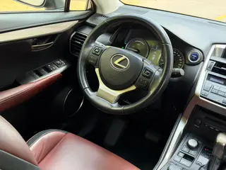 Lexus NX 2015 300h Tracción delantera Versión de Fengshang interior foto 14 Lexus NX 2015 300h Tracción delantera Versión de Fengshang interior foto 14