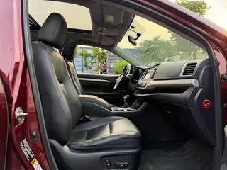 Toyota Highlander 2015 2.0T Version de luxe à deux roues motrices 7 Siège intérieur photo 9 Toyota Highlander 2015 2.0T Version de luxe à deux roues motrices 7 Siège intérieur photo 9