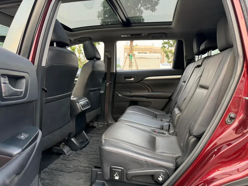 Toyota Highlander 2015 2.0T Version de luxe à deux roues motrices 7 Siège intérieur photo 10 Toyota Highlander 2015 2.0T Version de luxe à deux roues motrices 7 Siège intérieur photo 10