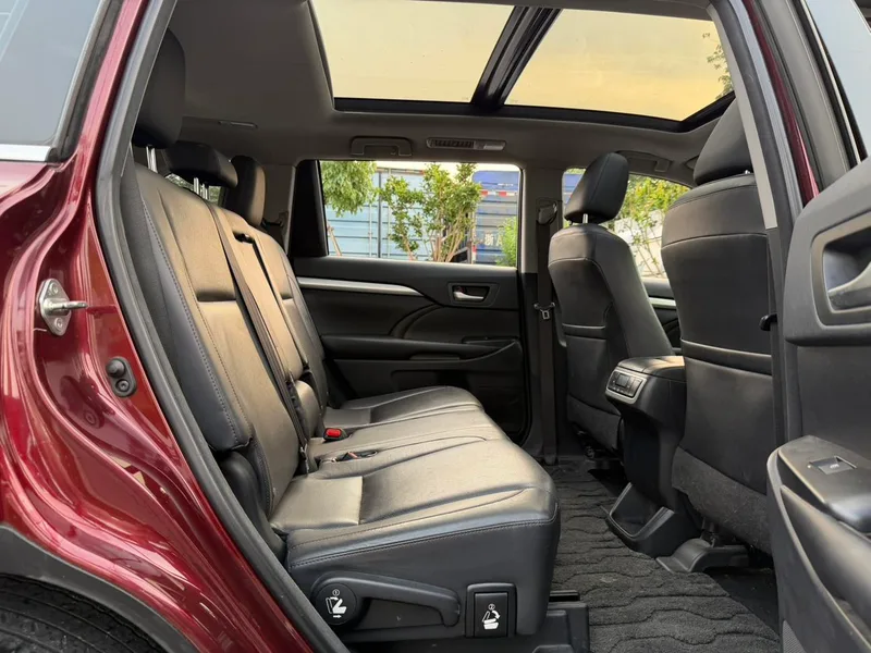 Toyota Highlander 2015 2.0T Version de luxe à deux roues motrices 7 Siège intérieur photo 11 Toyota Highlander 2015 2.0T Version de luxe à deux roues motrices 7 Siège intérieur photo 11