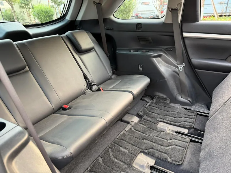 Toyota Highlander 2015 2.0T Version de luxe à deux roues motrices 7 Siège intérieur photo 13 Toyota Highlander 2015 2.0T Version de luxe à deux roues motrices 7 Siège intérieur photo 13