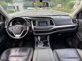 Toyota Highlander 2015 2.0T Version de luxe à deux roues motrices 7 Siège intérieur photo 14 Toyota Highlander 2015 2.0T Version de luxe à deux roues motrices 7 Siège intérieur photo 14