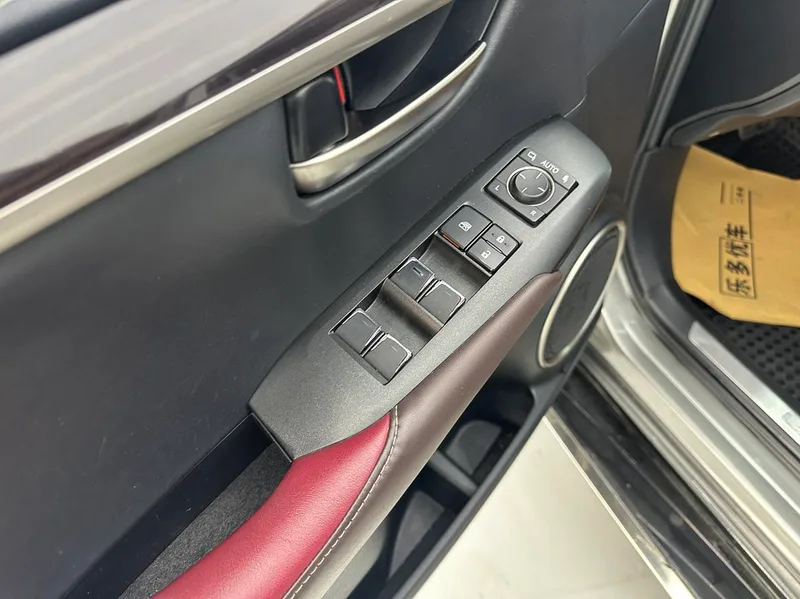 Lexus NX 2017 300h full drive Frontal Edition interior photo 10 Lexus NX 2017 300h full drive Frontal Edition interior photo 10