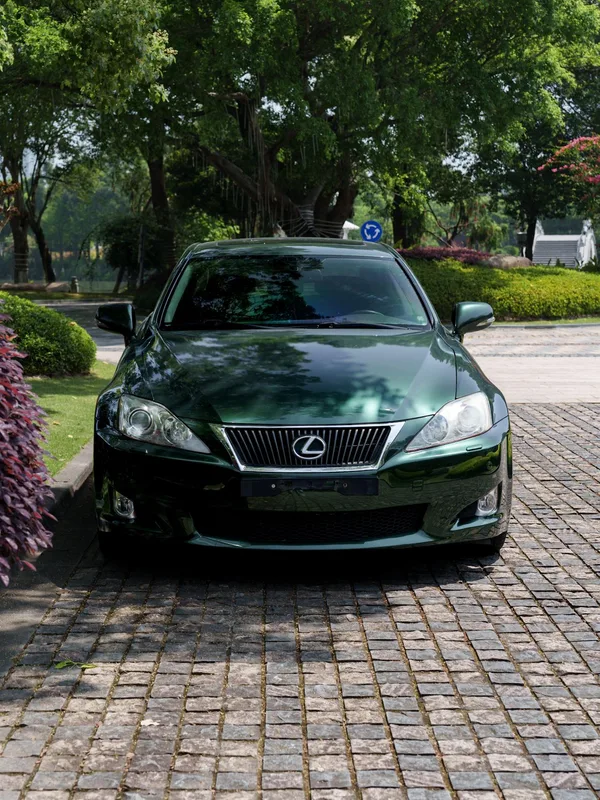 Lexus IS 2009 300 Versión deslumbrante exterior foto 2 Lexus IS 2009 300 Versión deslumbrante exterior foto 2