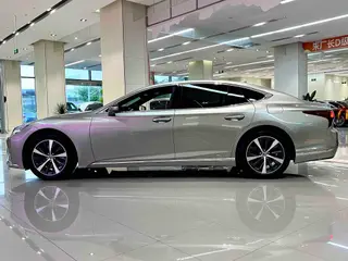 Lexus LS 2021 500h Edición de excelencia exterior foto 2 Lexus LS 2021 500h Edición de excelencia exterior foto 2